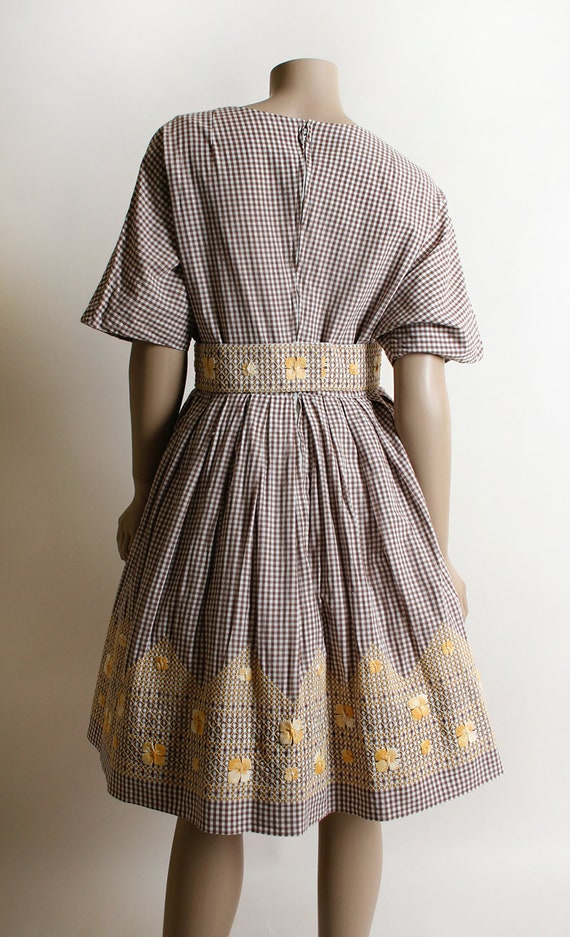 Vintage 1960s Gingham Dress - Floral Embroidered … - image 4