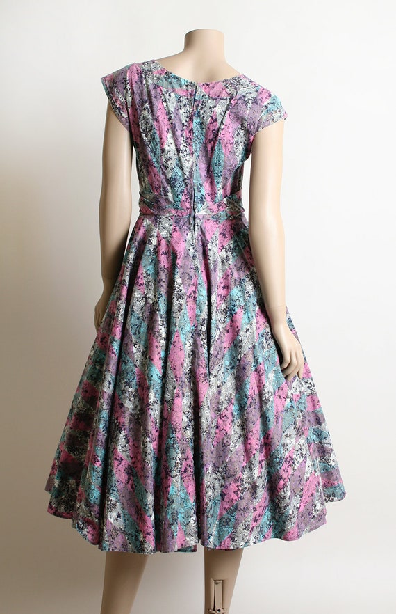 Vintage 1950s Dress - Harlequin Novelty Print Con… - image 5