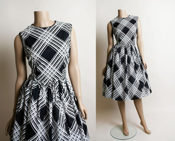 Vintage 1950s Dress - Black & White Eye Trick Cros