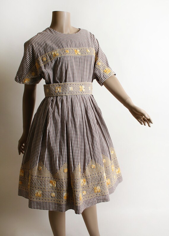 Vintage 1960s Gingham Dress - Floral Embroidered … - image 3