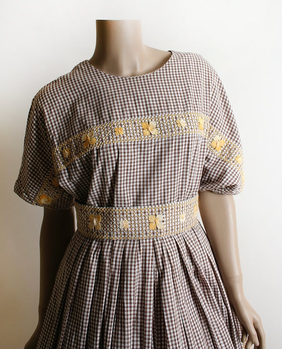 Vintage 1960s Gingham Dress - Floral Embroidered … - image 5