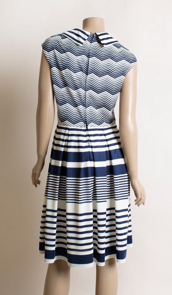 Vintage 1970s Chevron Striped Dress - Box Pleated… - image 4