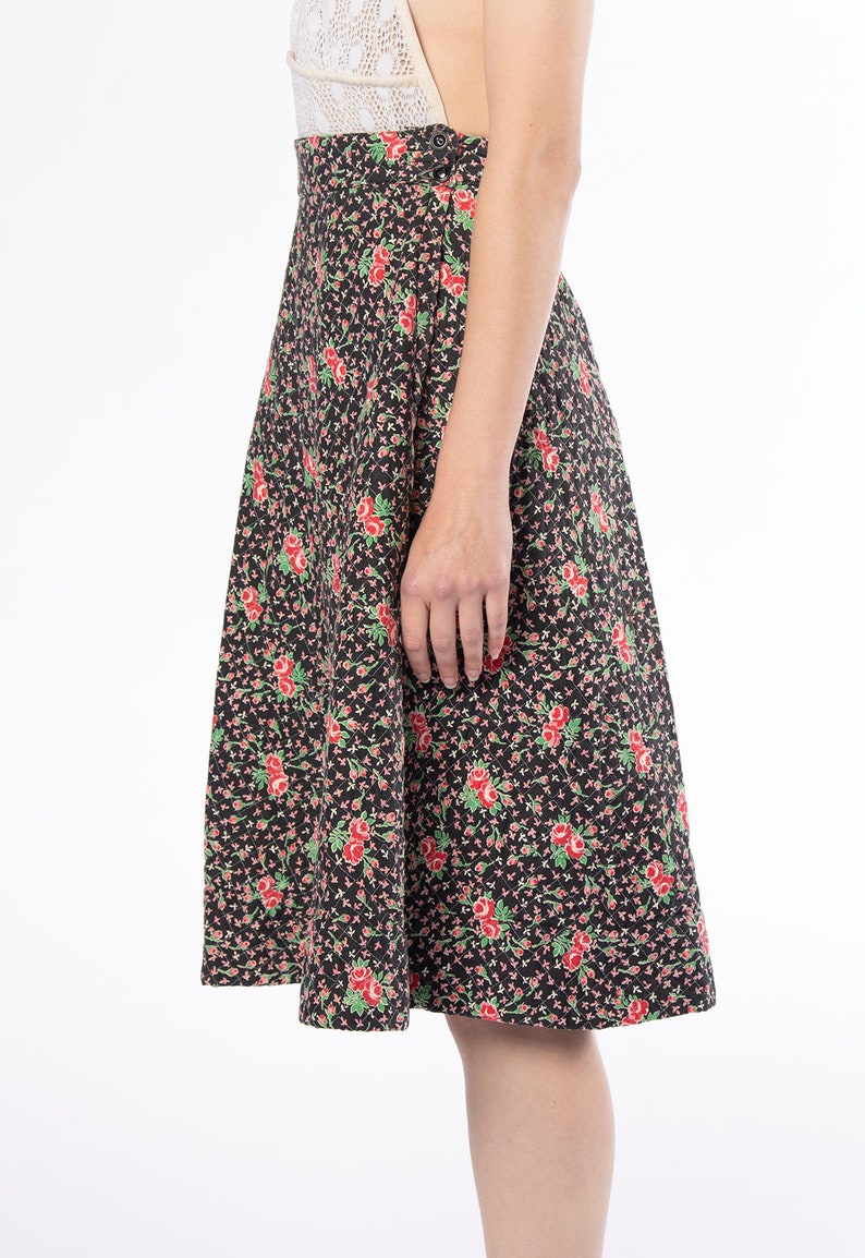 Vintage Rose Print Quilt Skirt A-Line Knee Length Black & Pink Floral Print Skirt 1970s Cotton Small 26 Waist image 2