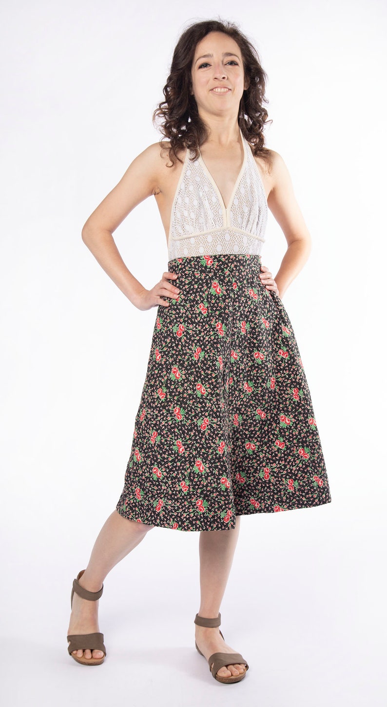 Vintage Rose Print Quilt Skirt A-Line Knee Length Black & Pink Floral Print Skirt 1970s Cotton Small 26 Waist image 3