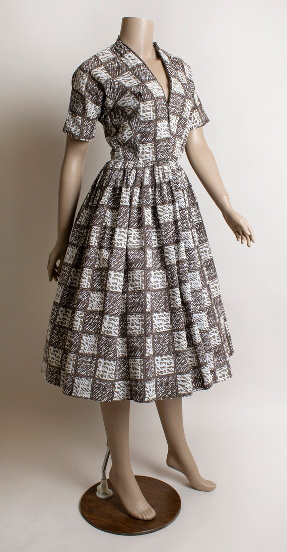 Vintage 1950s Dress - Light Taupe Brown Black and… - image 2