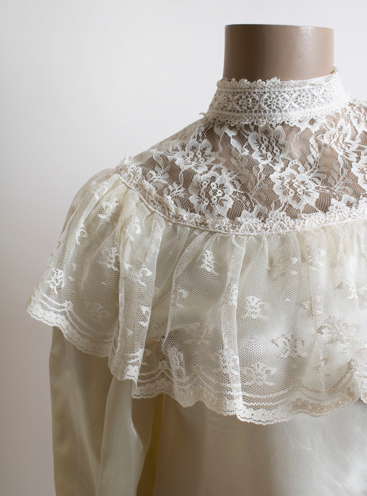 ガ二ーサックス Jessica's Gunnies パフスリーブブラウス Vintage Gunne Sax Blouse - Ivory Jessica's Gunnies Lace Bib