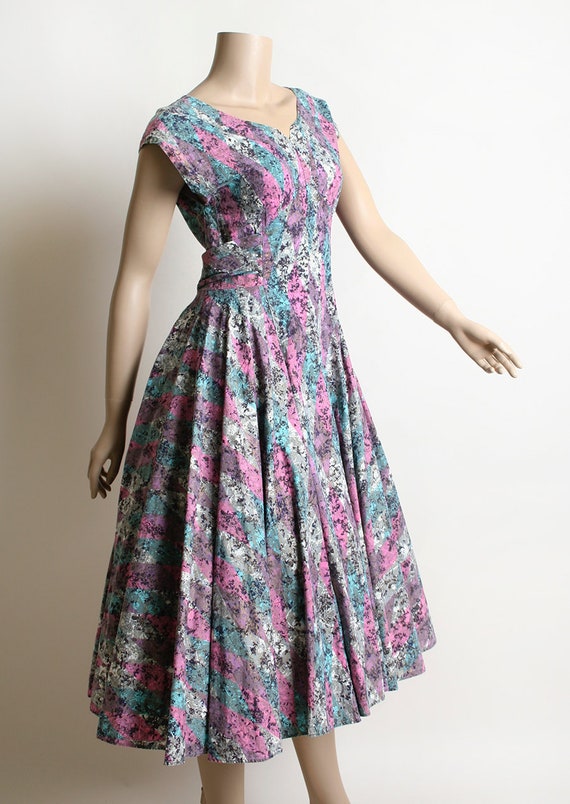 Vintage 1950s Dress - Harlequin Novelty Print Con… - image 4