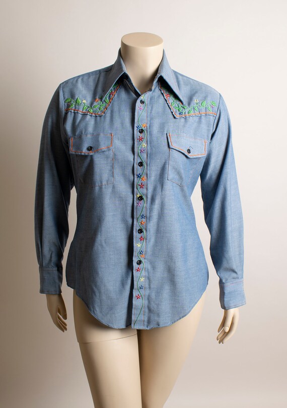Vintage 1970s Embroidered Button Up Shirt - Chamb… - image 2