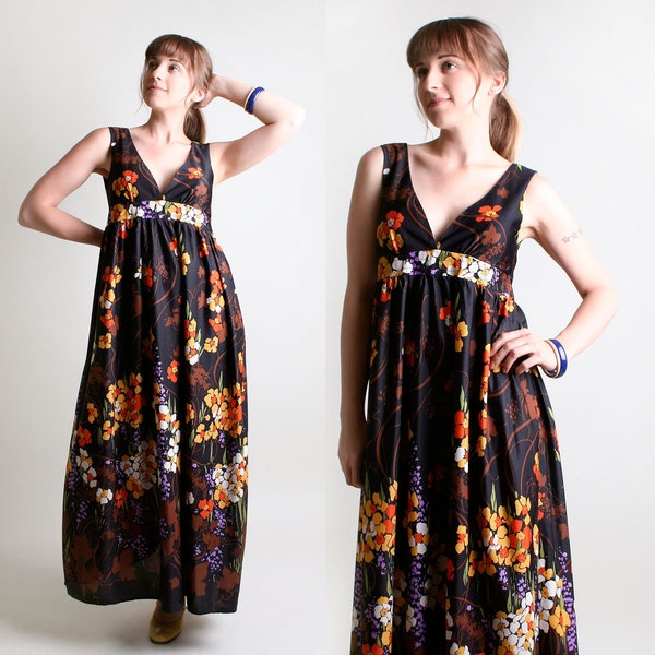 1970s Floral Maxi Dress - Black Laid Back Summer Beach Girl - Medium to Large