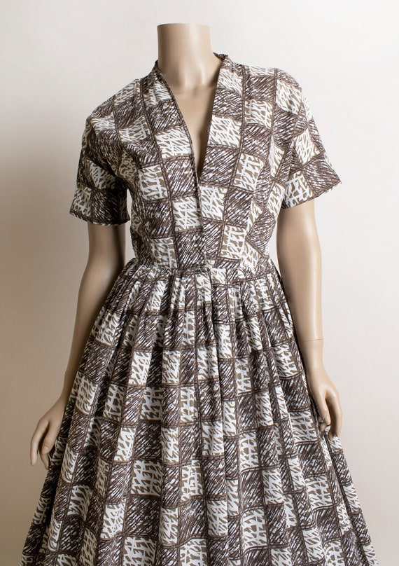 Vintage 1950s Dress - Light Taupe Brown Black and… - image 5