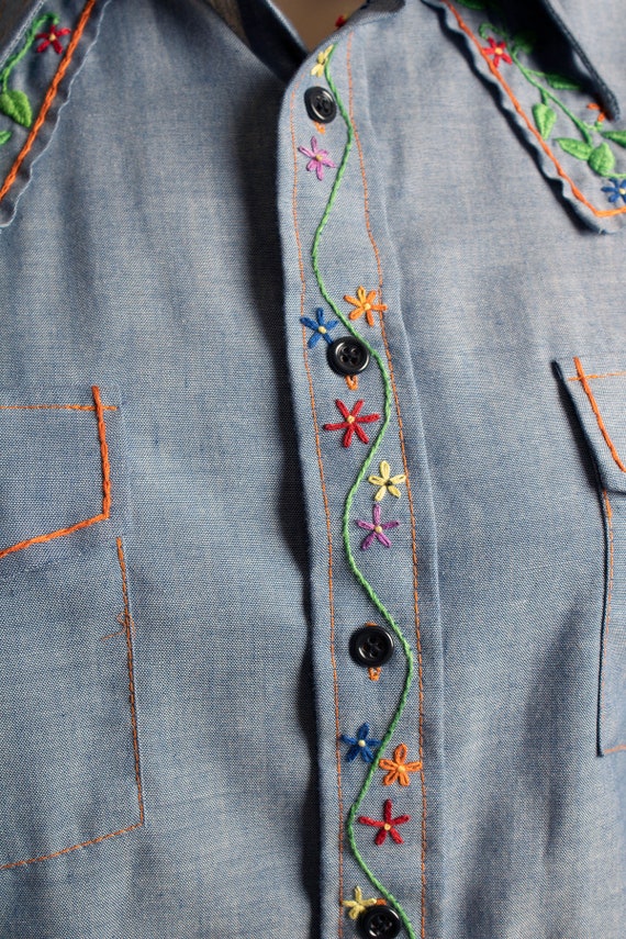 Vintage 1970s Embroidered Button Up Shirt - Chamb… - image 7