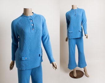 Vintage 1970s Knit Pants & Sweater Top Set - Sky Blue Ribbed Button Faux Pocket Flaps Flared Legs 70s Retro Acrlyic Cable Knitted - Medium