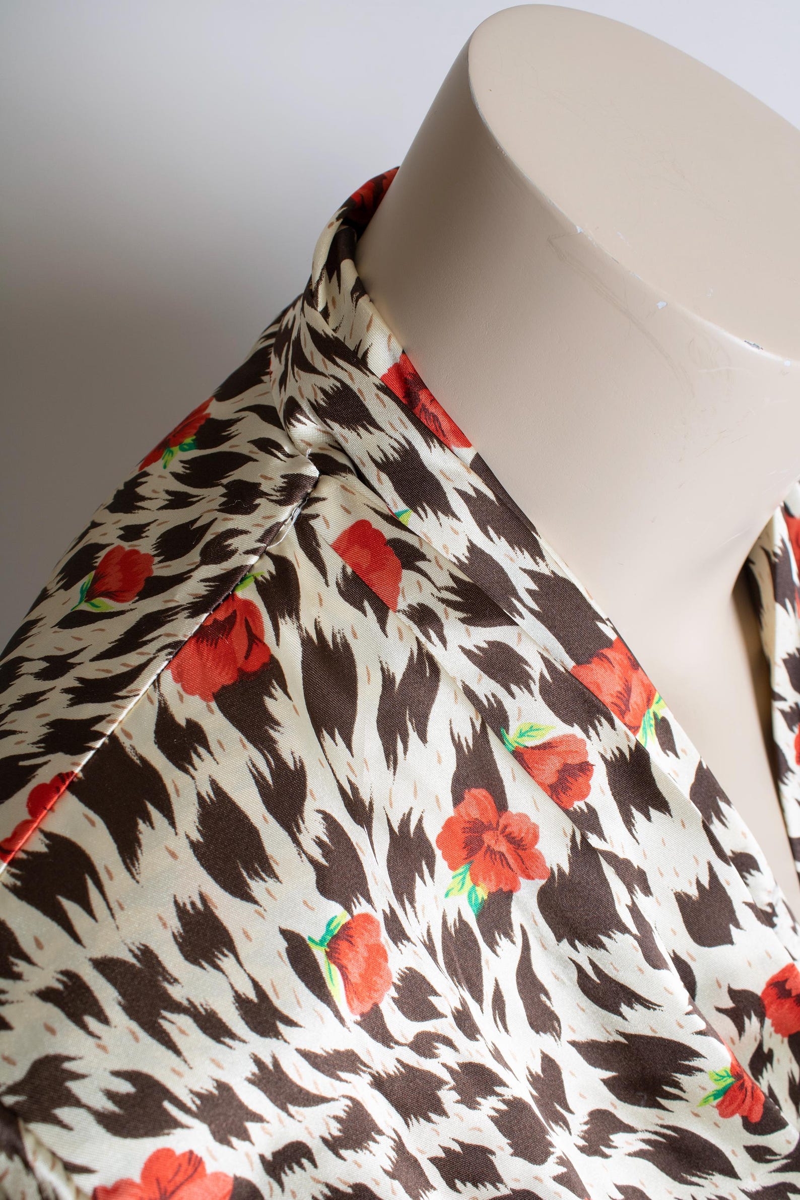 vintage-leopard-print-rose-blouse-pleated-v-neck-long-sleeve-red