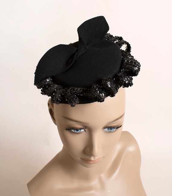 Vintage 1950s Hat - Swirled Twisted Trims Tilt To… - image 4