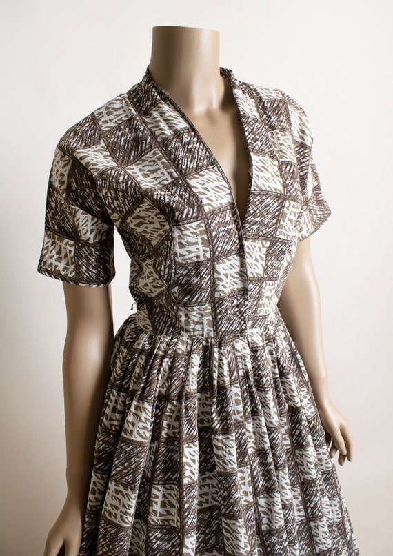 Vintage 1950s Dress - Light Taupe Brown Black and… - image 6