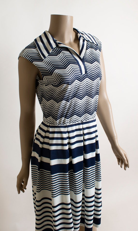 Vintage 1970s Chevron Striped Dress - Box Pleated… - image 8