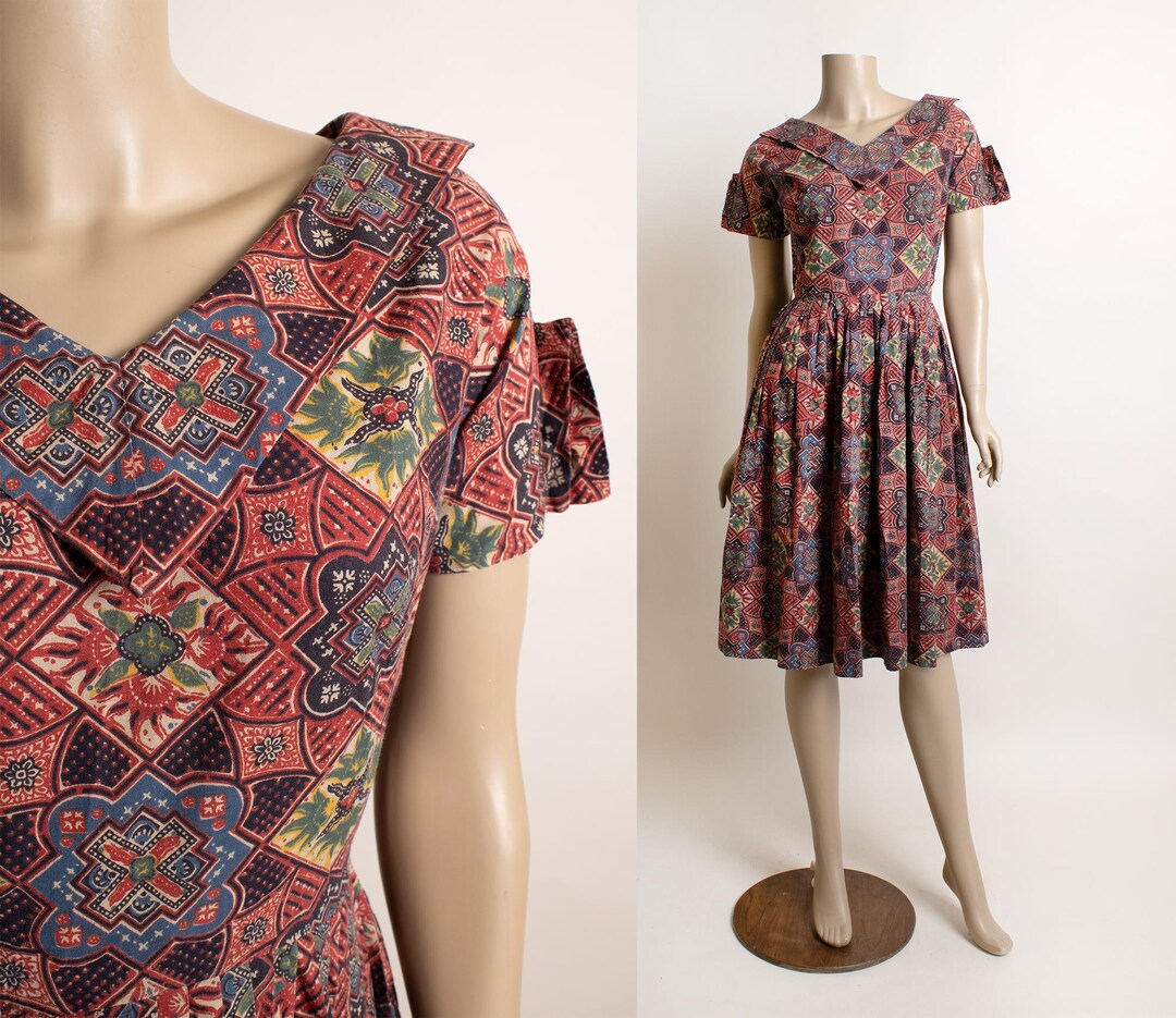1950s Cotton Day Dress with V-Neck and Pleated Shoulders