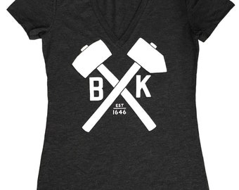 Brooklyn Established 1646 Vintage Hammers - Women's VNeck Charcoal Black Vintage Hammers Historical Brooklyn BK NYC East Coast Tee TShirt