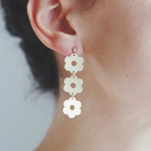 Triple Daisy Flower Earrings Daisy Earrings Flower Drop Earrings Minimalist Earrings Modern Jewelry Brass Earrings Hammered image 1