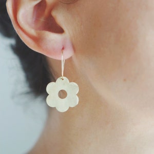 Daisy Flower Hoop Earrings Daisy Earrings Flower Hoop Earrings Minimalist Earrings Modern Jewelry Brass Earrings Hammered image 2