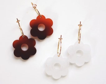 Daisy Flower Acrylic Earrings | Daisy Earrings | Flower Earrings | Minimalist Earrings | Modern Jewelry | Acrylic Earrings