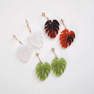Small Monstera Leaf Acrylic Earrings | Leaf Earrings | Plant Earrings | Minimalist Earrings | Modern Jewelry | Acrylic Earrings