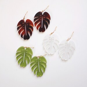 Monstera Blatt Acryl Ohrringe | Blatt Ohrringe | Pflanzen Ohrringe | Minimalistische Ohrringe | Moderner Schmuck | Acryl Ohrringe