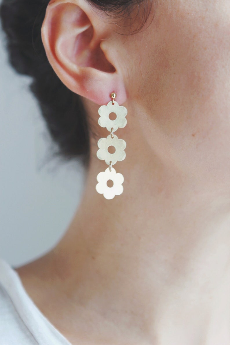 Triple Daisy Flower Earrings Daisy Earrings Flower Drop Earrings Minimalist Earrings Modern Jewelry Brass Earrings Hammered image 1