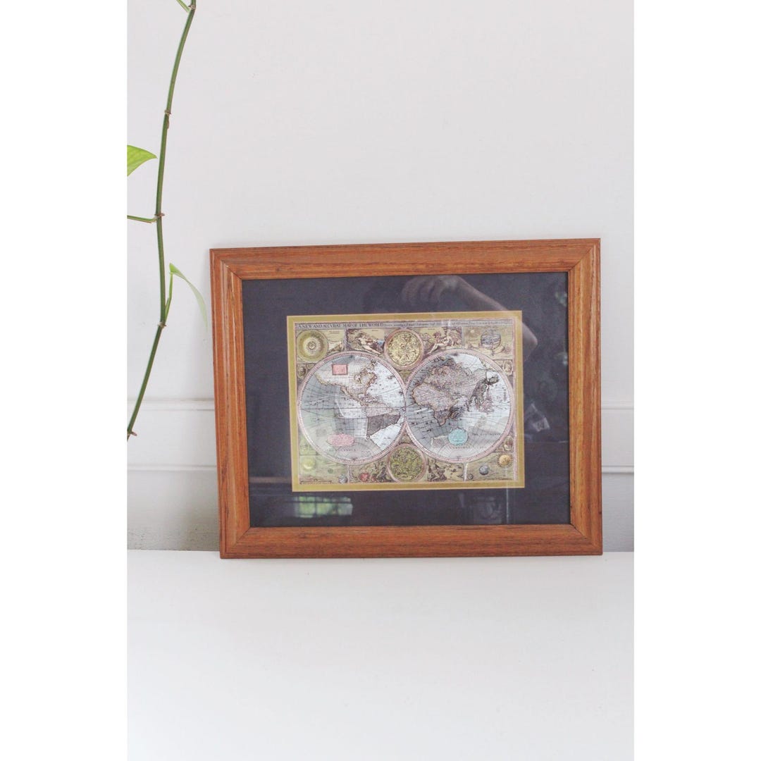 古い地図の額絵 Vintage Framed 17th-century World Map Reproduction - Wood Frame