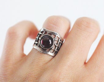 Modernist Brutalist Sterling Silver Garnet Statement Ring Grid Net A.S. Israel 925 Size 5