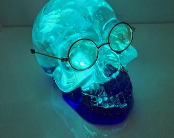 Holographic Resin Skull Lamp – Multi-Color LED Nightlight with Glasses, Nose Ring
