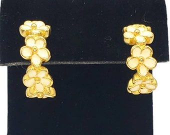 Vintage gold cream Daisy enameled C-hoop earrings