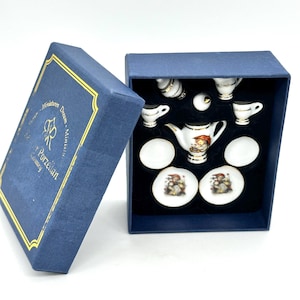 Juego de té coleccionable en miniatura Reutter Porzellan M.J. Hummel, accesorio para muñecas, hecho en Alemania, juego de té de porcelana en miniatura.