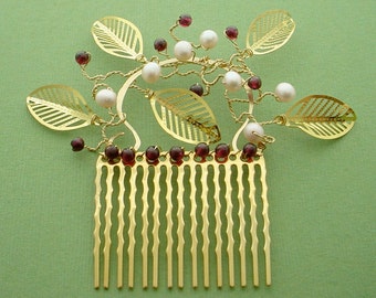 Handcrafted Garnet & Pearl Hair Comb – Gold Leaf Vine