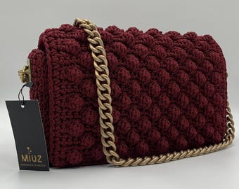 The Bubble Crochet Big Flap Schultertasche - Burgund
