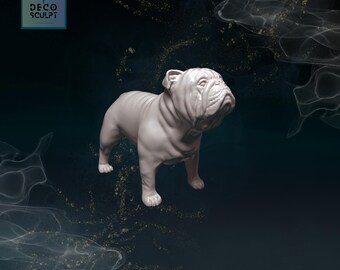 Könnte beinhalten: Eine weiße Bulldoggen-Figur aus Keramik mit einem detaillierten Gesicht und einer strukturierten Oberfläche. Die Figur steht auf einem dunkelblauen Hintergrund mit einem leichten goldenen Schimmer.