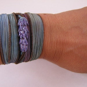 Bracelet tour de cou lavande avec perle de verre violette faite main sur ruban de soie réglable image 6