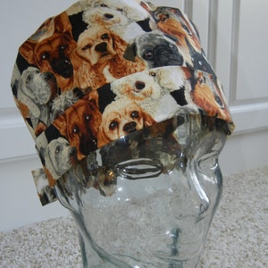 Tie Back FOLDING BAND Gorro médico quirúrgico con Terriers Poodles Labs Dogs Allover