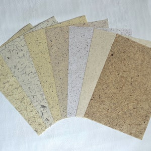 Paquet de papier A4 à inclusions naturelles fait main, petites feuilles tachetées, 7 feuilles texturées, bambou, banane, pin, canne à sucre et plus 21 x 29,7 cm