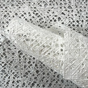Motif résille en papier de mûrier fait main avec du fil de coton blanc | Papier artisanal unique pour projets artistiques et créatifs - 60 x 90 cm 30 g/m²
