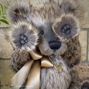 HUCKLEBERRY - Gorgeous 17IN Bear Pattern by Emma&#39;s Bears