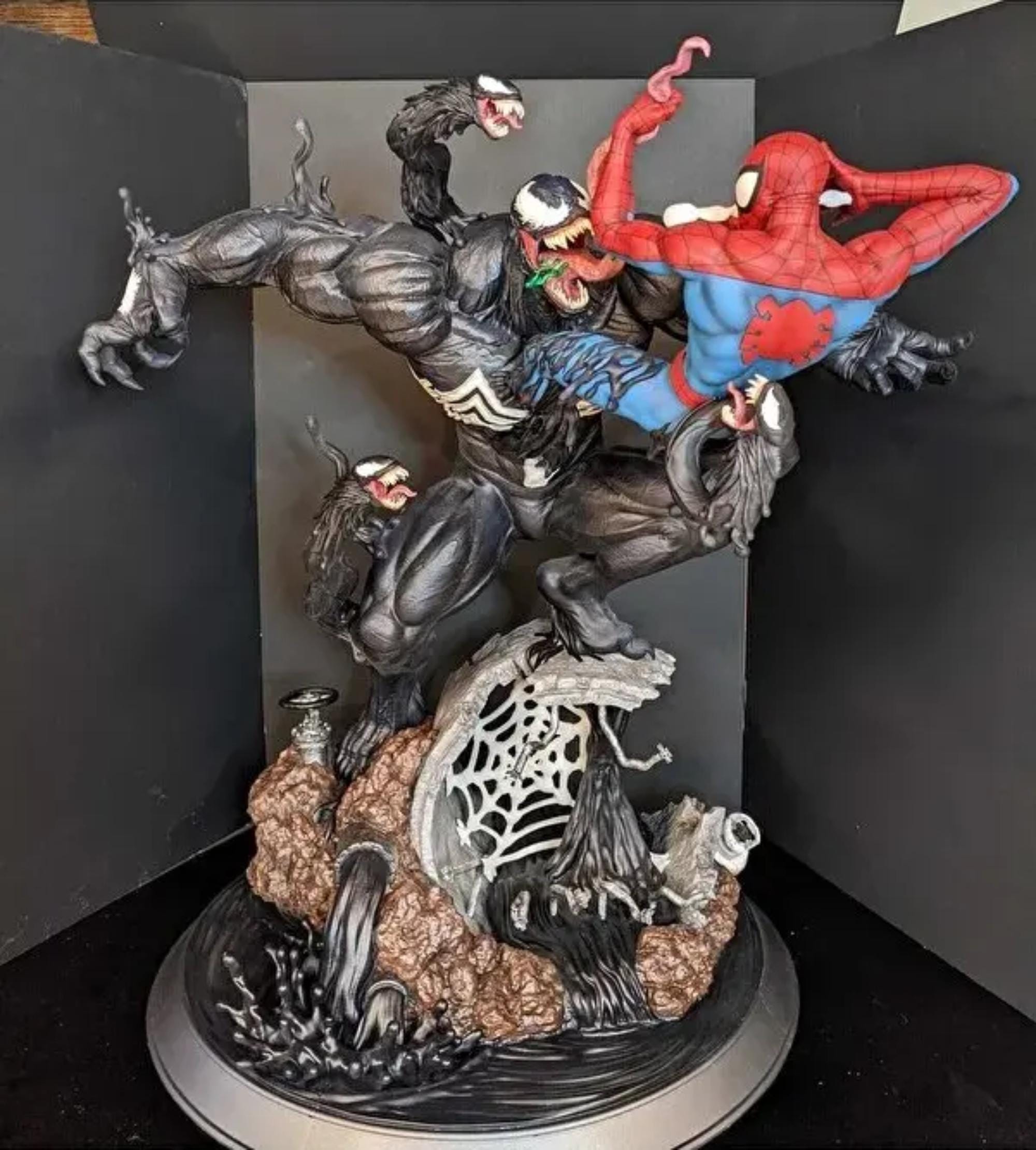 VENOMSAURUS フィギュア Sideshow Collectibles