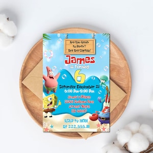 K&ouml;nnte beinhalten: Eine blaue und gelbe Geburtstagseinladung mit einer Zeichentrickfigur von SpongeBob Schwammkopf und Patrick Star. Die Einladung ist f&uuml;r einen 6-j&auml;hrigen Jungen namens James. Die Einladung enth&auml;lt Datum, Uhrzeit und Ort der Party. RSVP-Informationen sind ebenfalls enthalten.