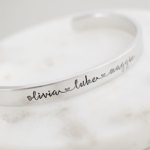 Pulsera con nombre personalizado - Pulsera tipo brazalete con nombre para niños - Pulsera para mujer - Regalo para mamá - 0,6 cm