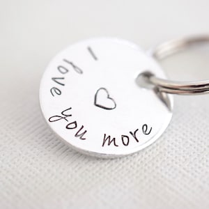 I Love You More-sleutelhanger - gepersonaliseerd voor haar - cadeau voor hem - cadeau-idee verjaardag, bruiloft, verjaardag