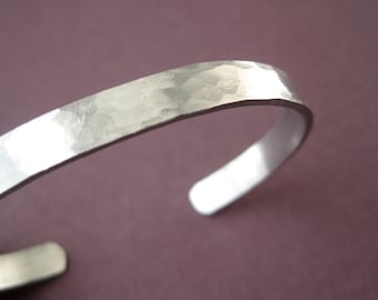 Personalized Hammered Bracelet - Hammered aluminum metal finish - 1/4 inch