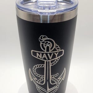 Copo de café azul marinho de 20 onças