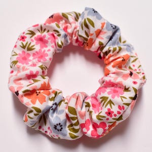 Mini Scrunchie, Child Scrunchie, Floral Child Scrunchies, Child Scrunchies, Mini Scrunchies, Girl Scrunchies, Girl Scrunchie, Floral Hairtie