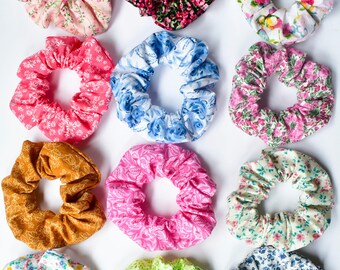 Scrunchie met bloemen | Bloemenscrunchies | Handgemaakte haarstrik