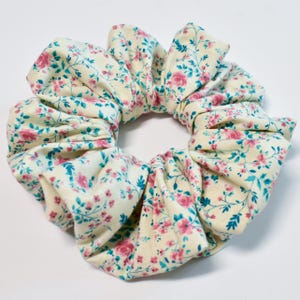 Scrunchie floreale, Scrunchie oversize, Accessori per capelli, Scrunchie in cotone jumbo, Scrunchie floreale rosa, Scrunchy a fiori, Scrunchies floreali
